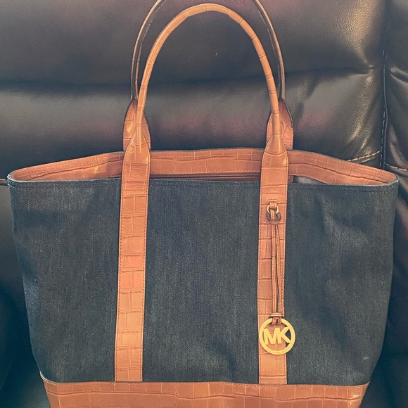 Gently used Micheal Kors tote